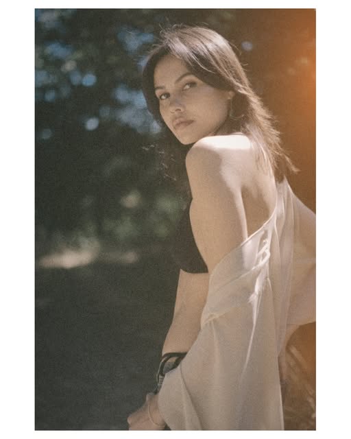 Jessica in a vintage white and black look